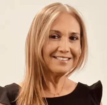 Professional nanny who got a great nanny job through kensington nanny agency.